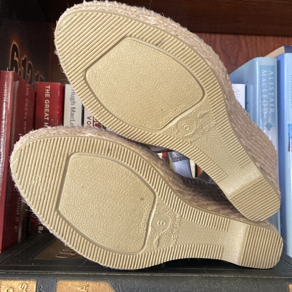 NWOB André Assous Reese Pewter Leather Espadrille Wedge Sandal Women's Size 6 - Picture 9 of 12